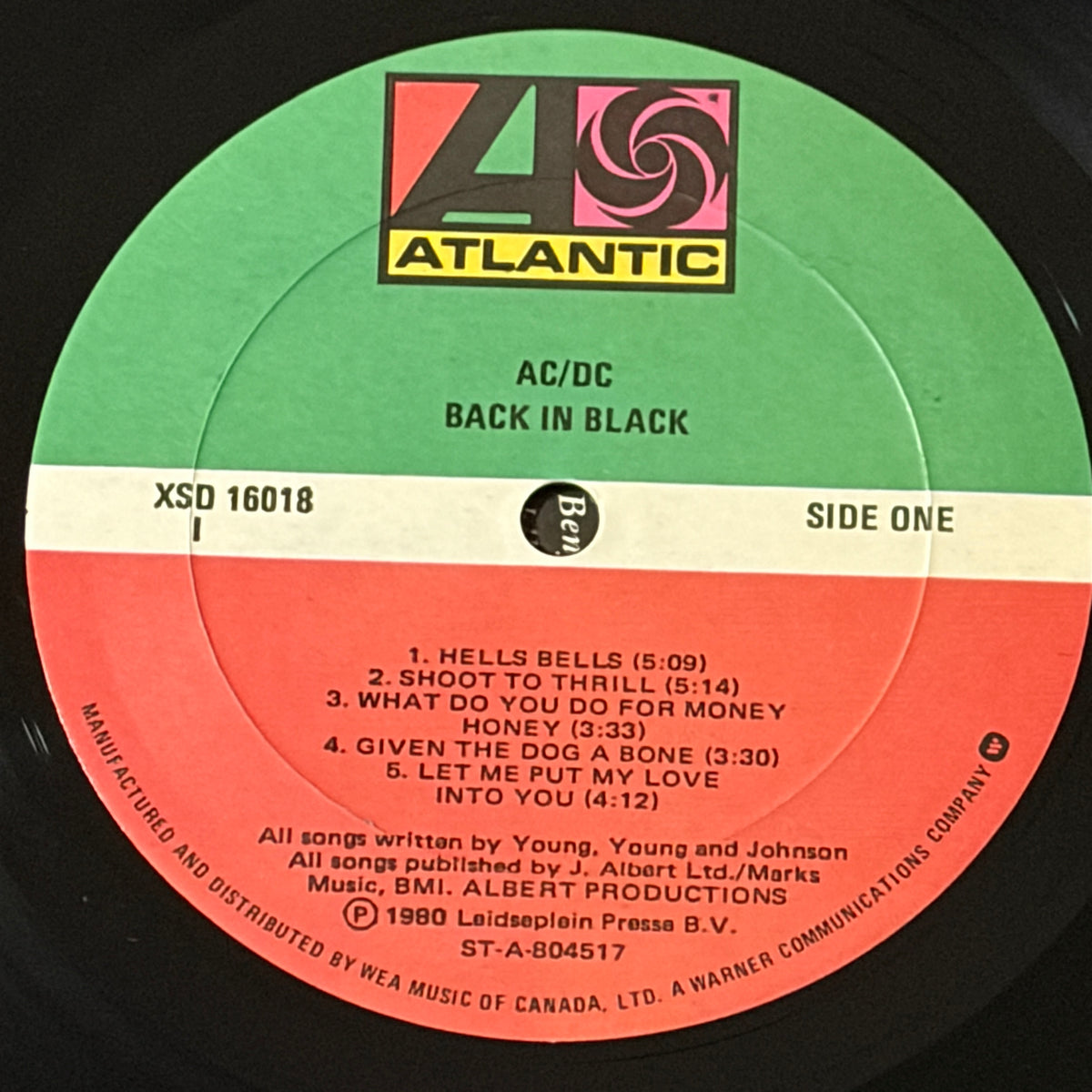 AC/DC - BACK IN BLACK