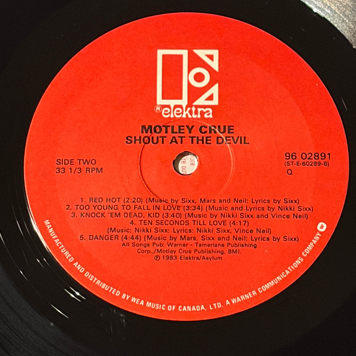 MOTLEY CRUE - SHOUT AT THE DEVIL
