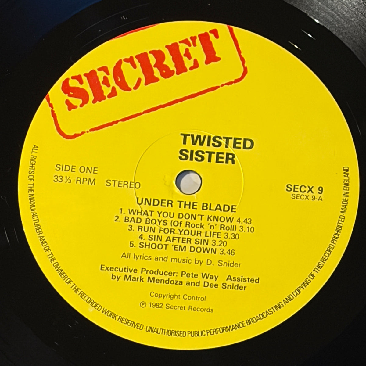 TWISTED SISTER - UNDER THE BLADE