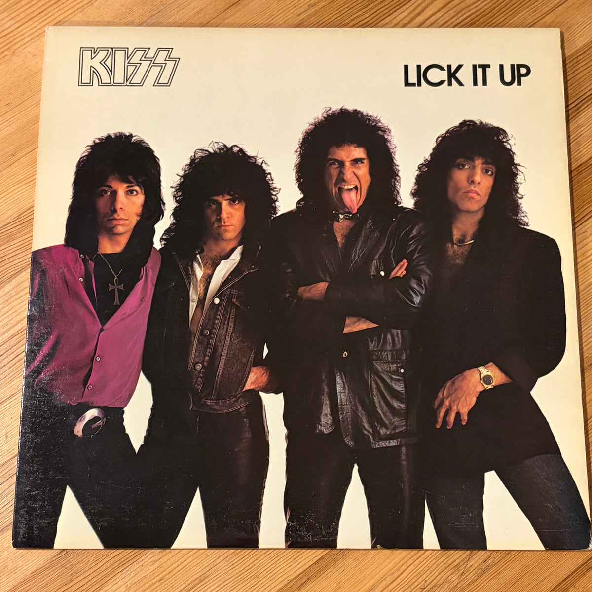  KISS - LICK IT UP