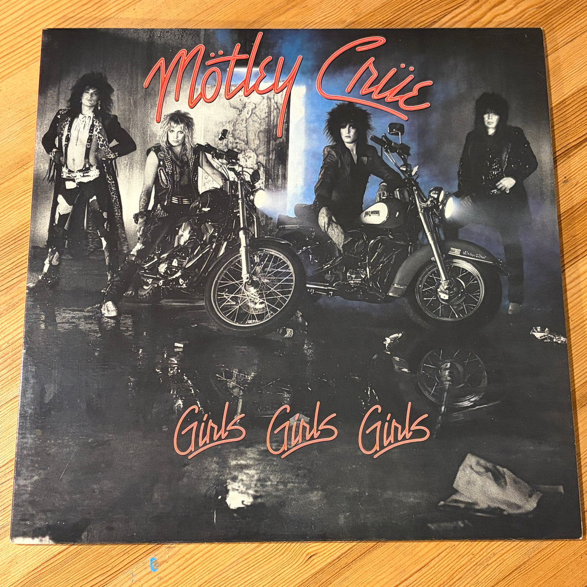 MOTLEY CRUE - GIRLS, GIRLS, GIRLS