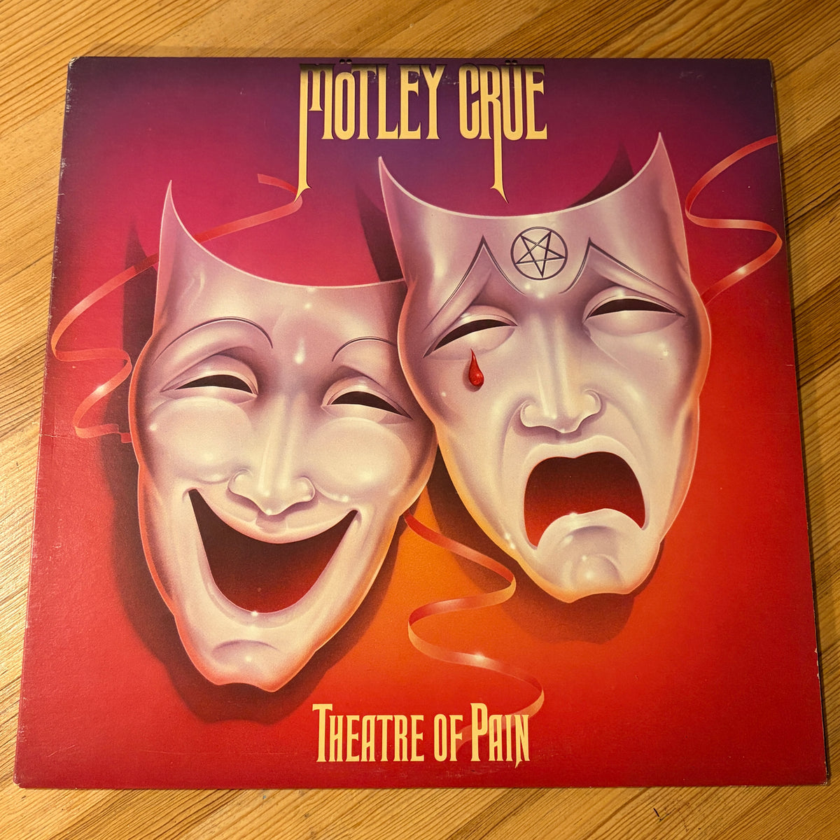 MOTLEY CRUE - THEATRE OF PAIN