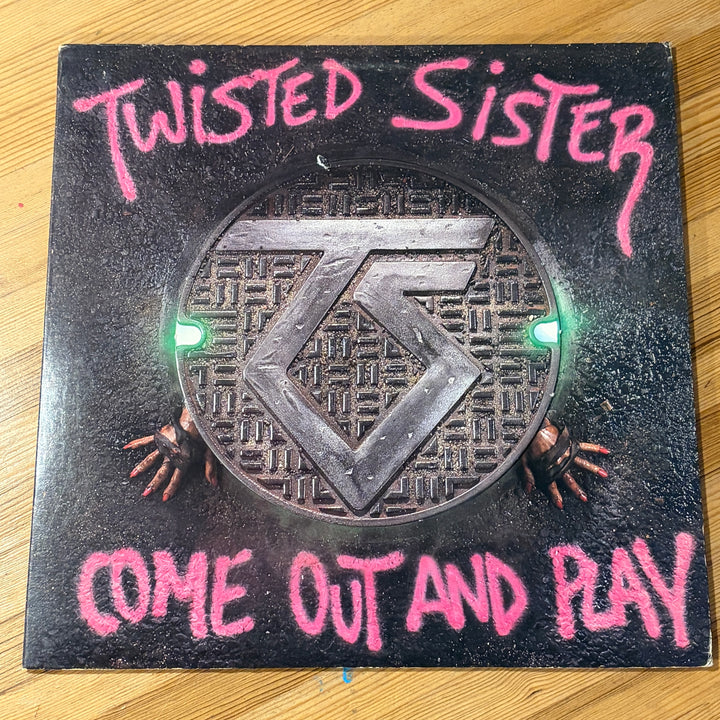 TWISTED SISTER - COME OUT AND PLAY