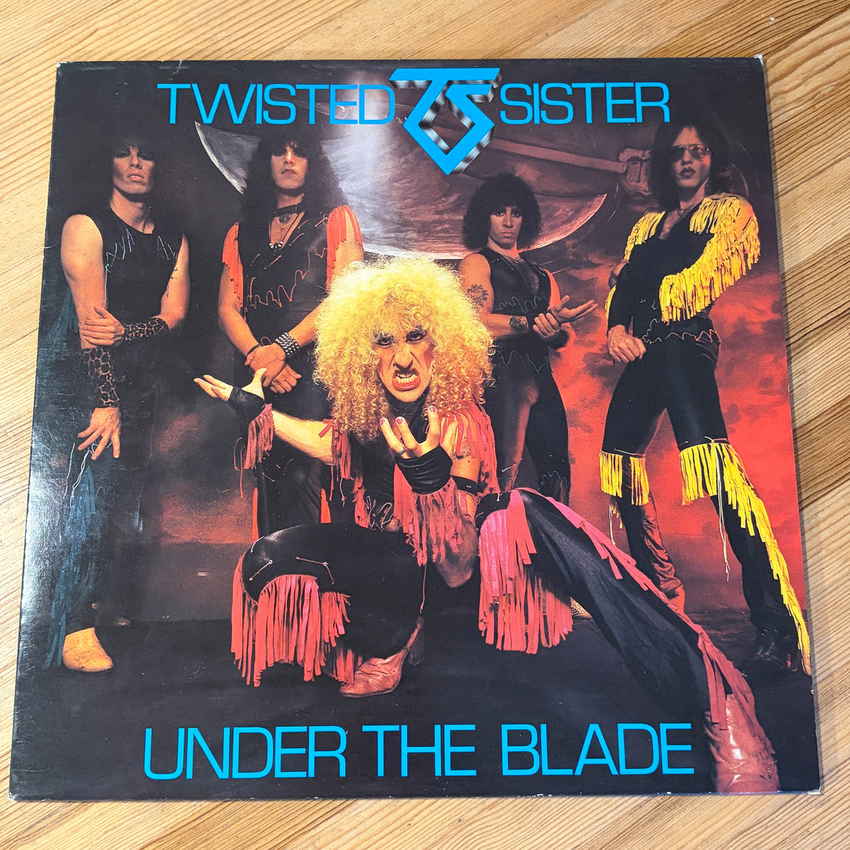 TWISTED SISTER - UNDER THE BLADE